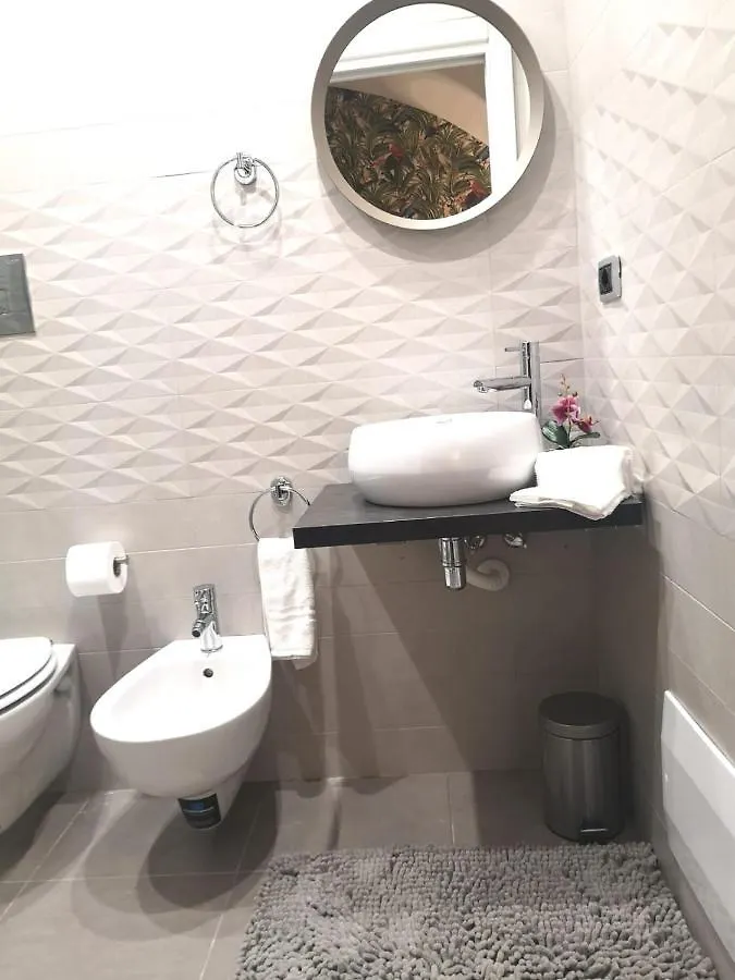 Bed and Breakfast Domus Luigi Leone Неаполь Италия