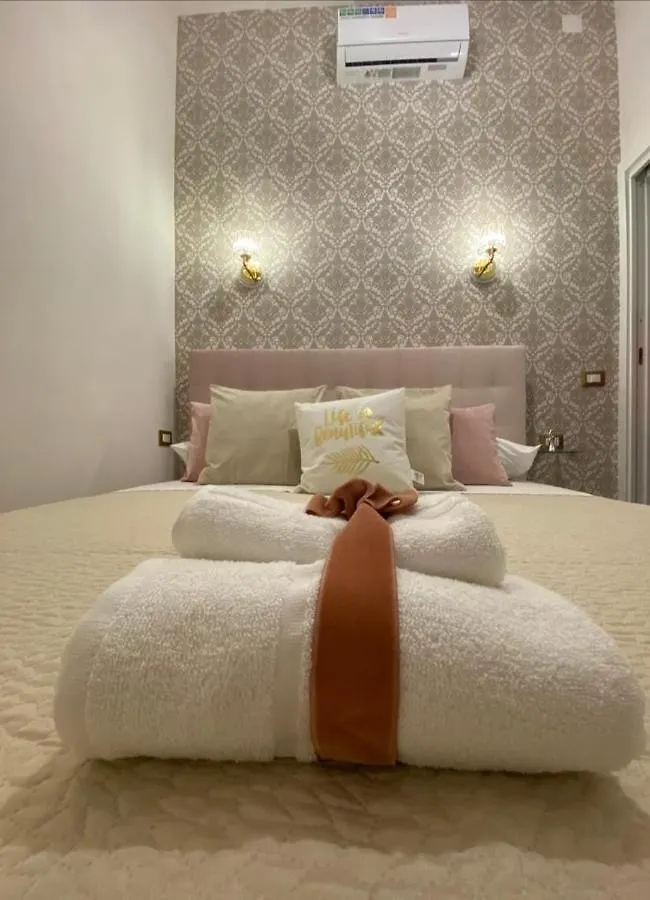 Bed and Breakfast Domus Luigi Leone Неаполь Италия