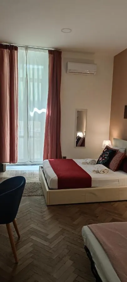 Bed and Breakfast Domus Luigi Leone Неаполь