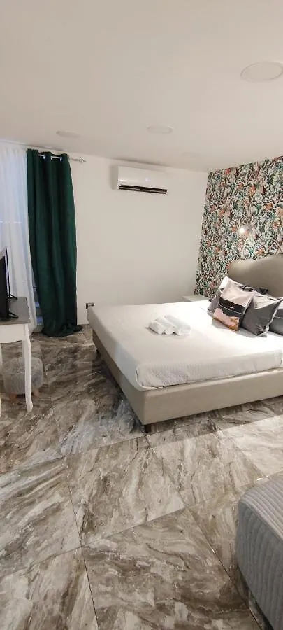 Bed and Breakfast Domus Luigi Leone Неаполь
