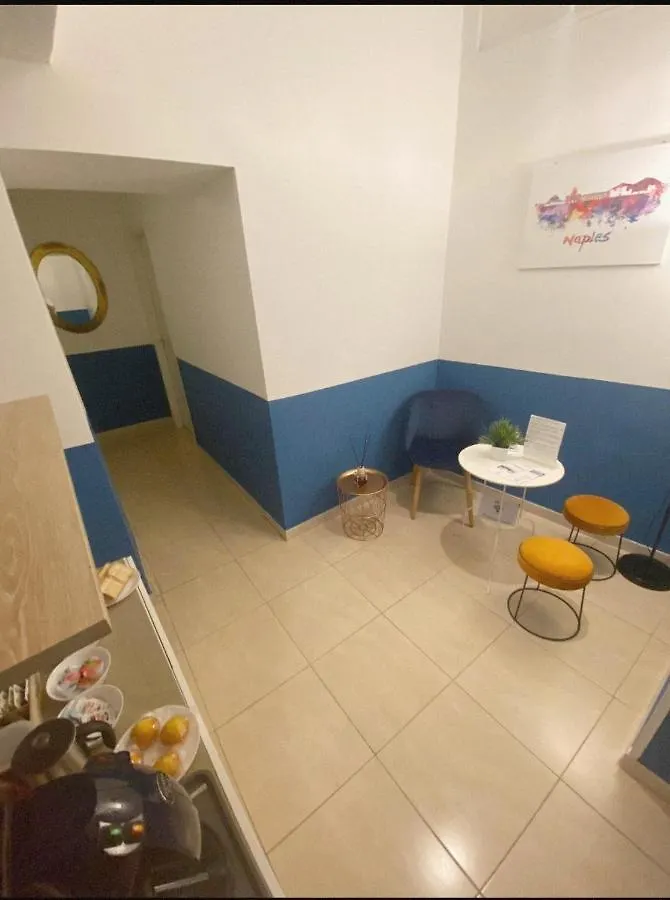 Bed and Breakfast Domus Luigi Leone Неаполь 0*,