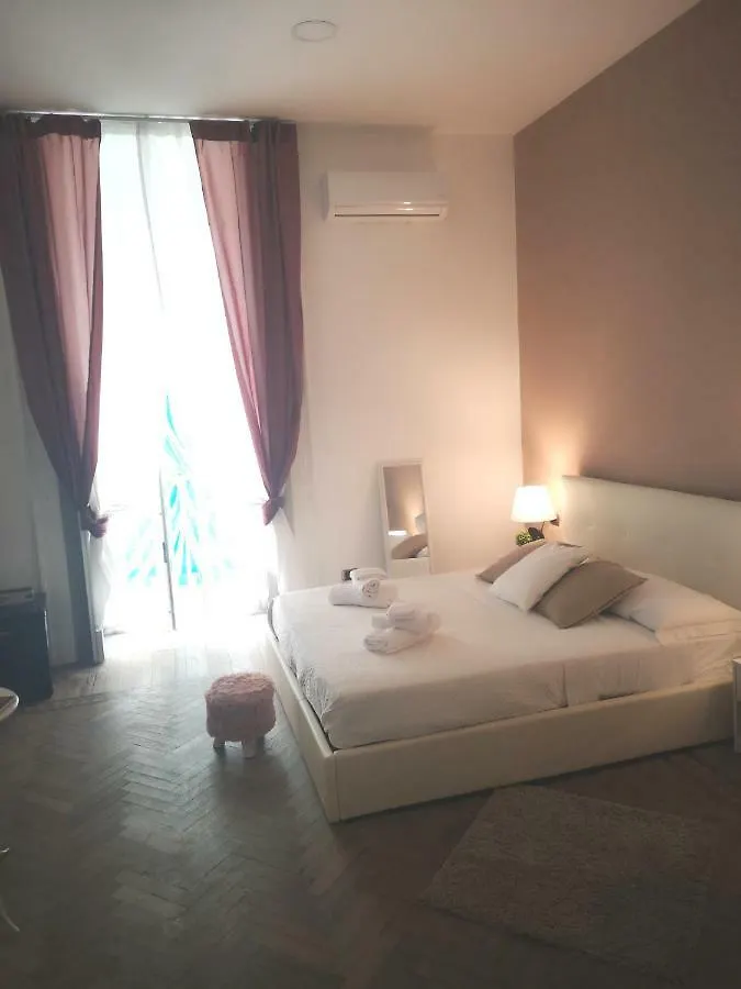 Bed and Breakfast Domus Luigi Leone Неаполь