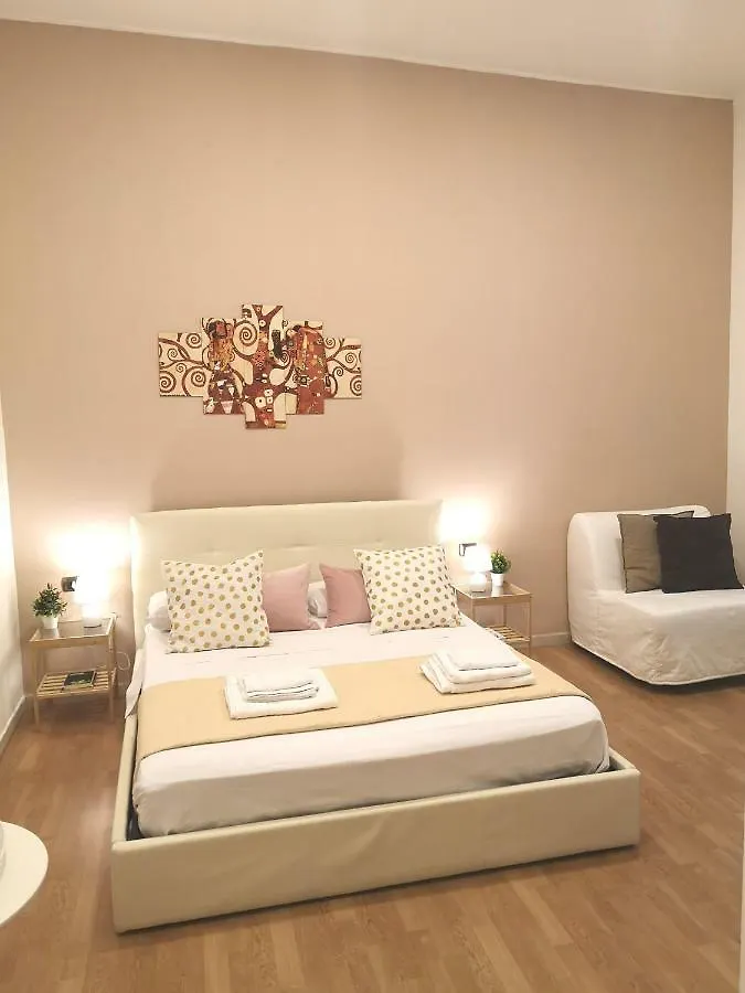 Bed and Breakfast Domus Luigi Leone Napoli Bed & Breakfast