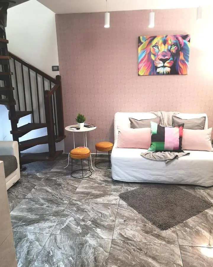 Bed and Breakfast Domus Luigi Leone Неаполь 0*,