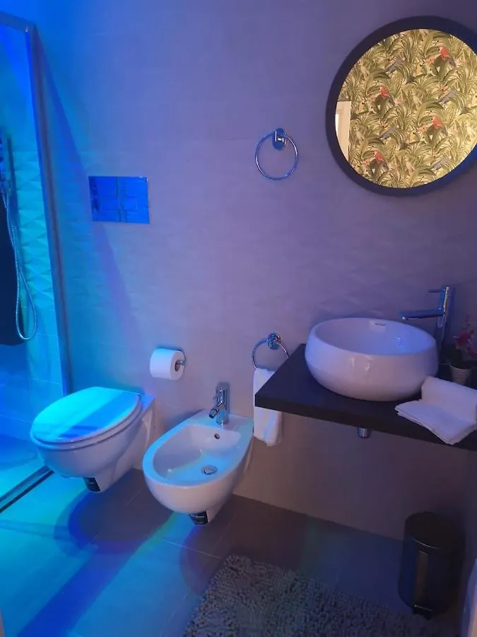 فندق مبيت وإفطار مبيت وإفطار نابولي Domus Luigi Leone إيطاليا